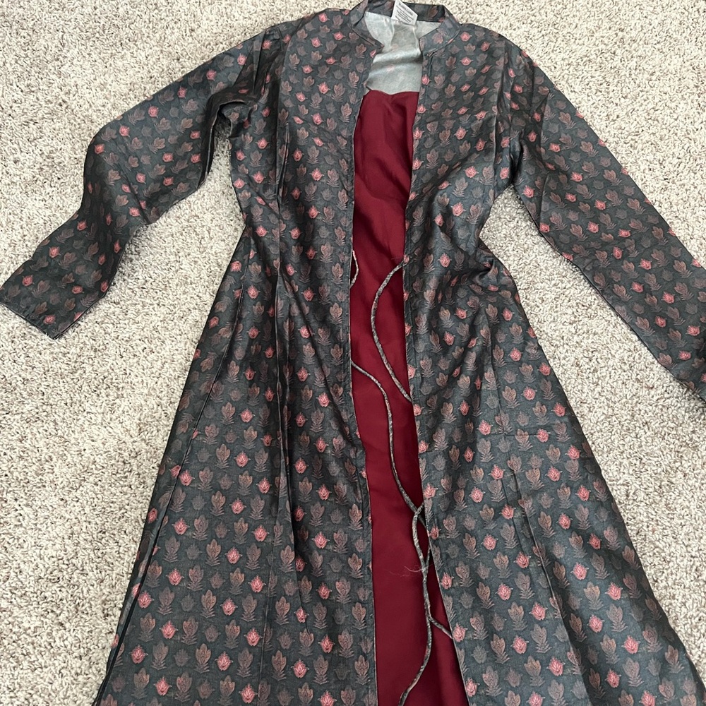 Elegant Floral Patterned Salwar Kameez Dress with Cape